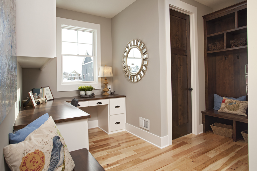 custom home mudroom